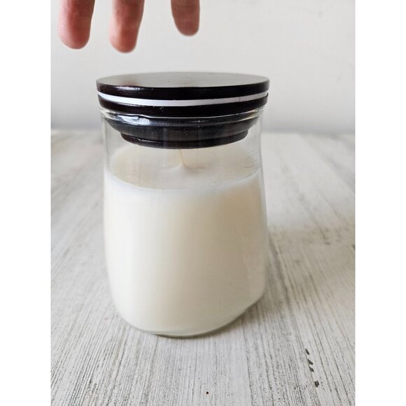 Pier 1 White pomegranate candle 15 oz scented fall Xmas decor - Picture 3 of 5